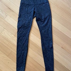Lululemon Wunder Under 7/8, SZ 6 black/gray floral
